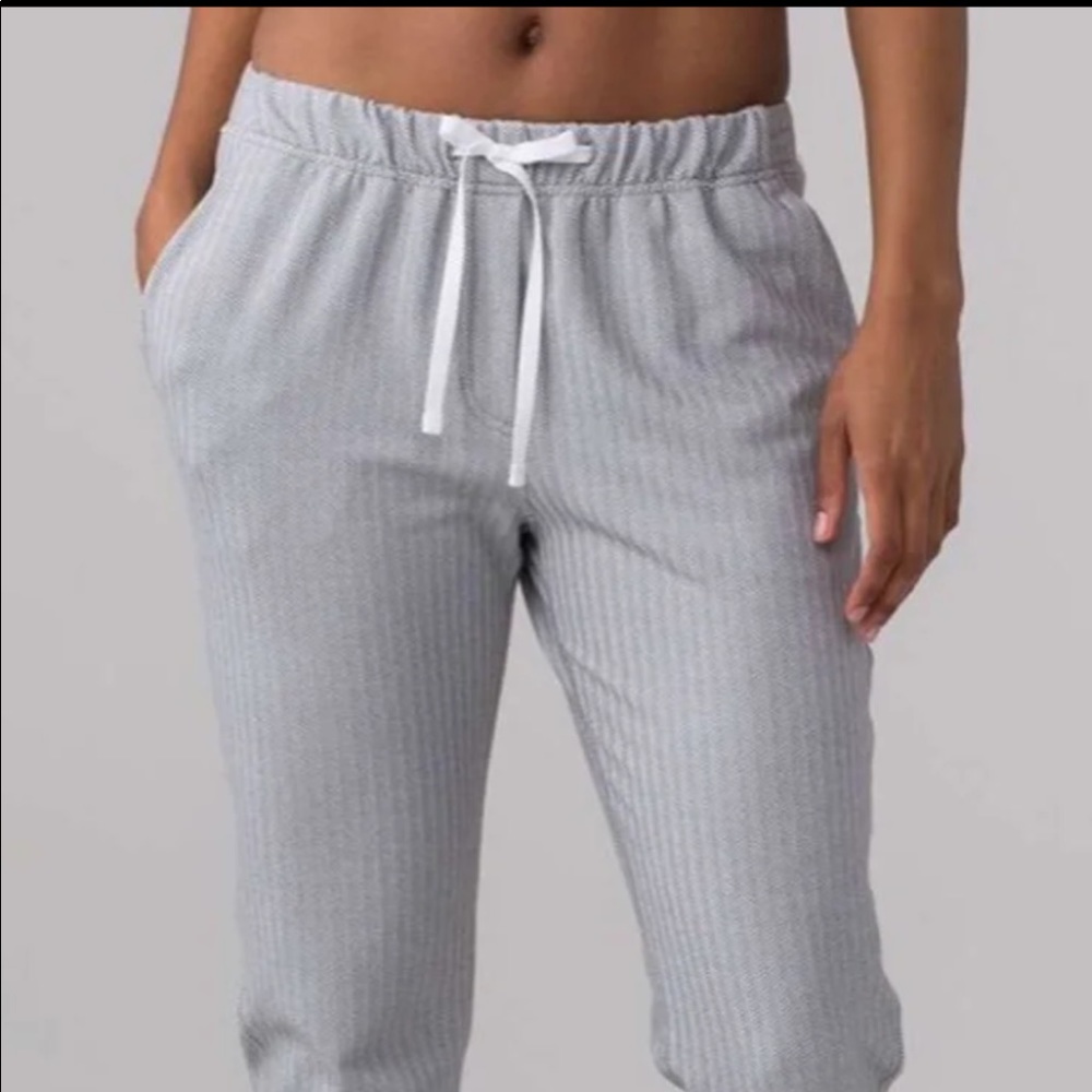 Lululemon Jet Crop Slim Size 6. NEW